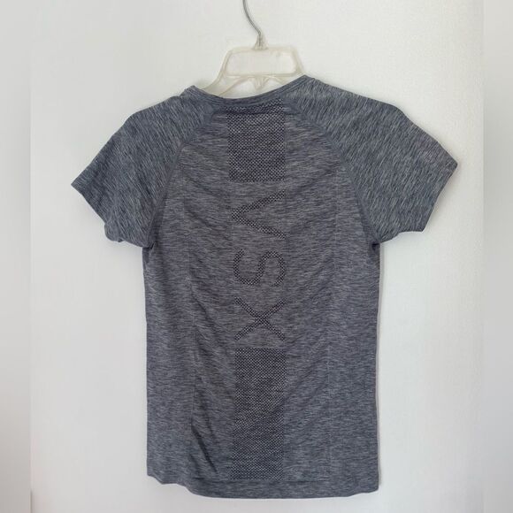 Victoria’s Secret sport grey short sleeve workout top size large - Picture 2 of 12